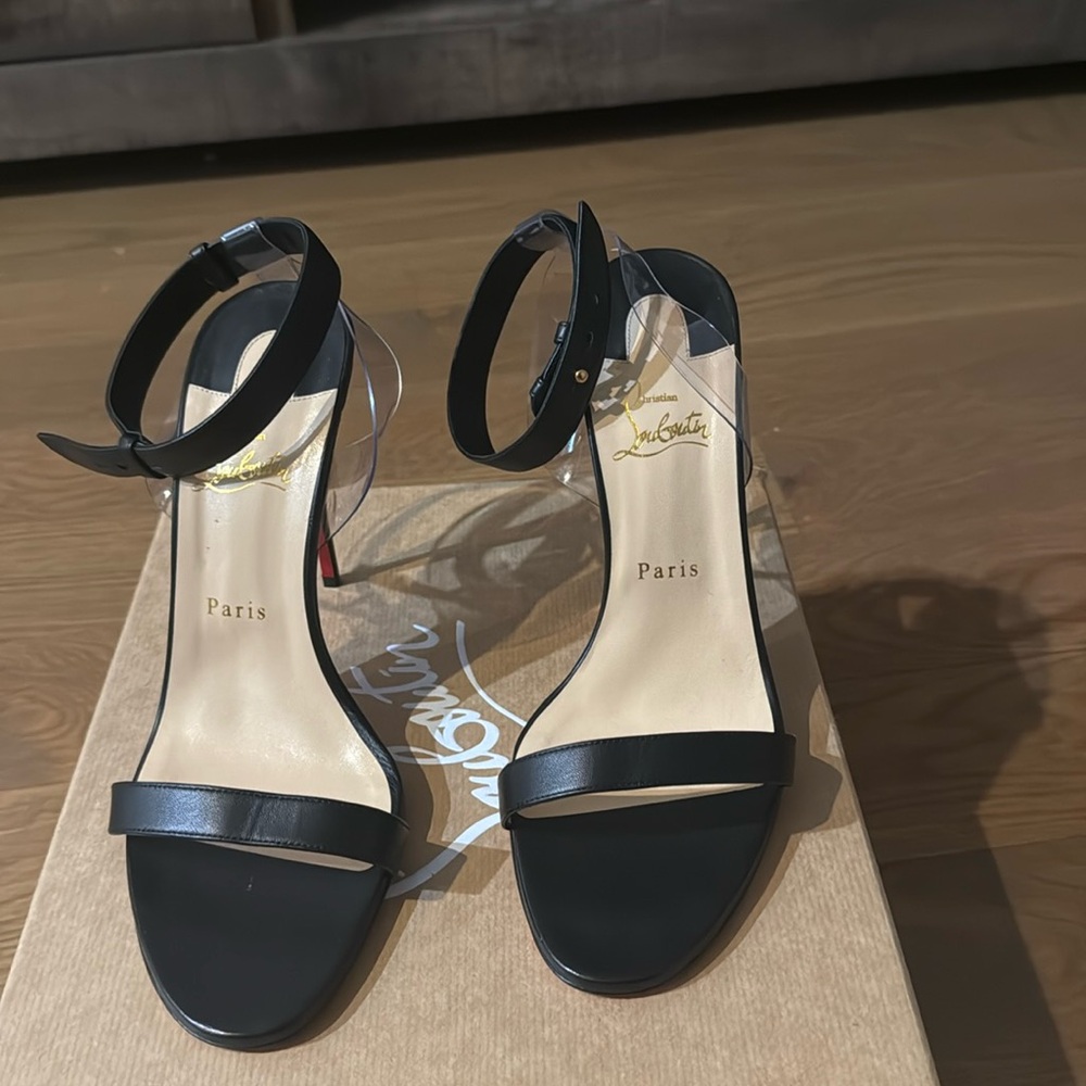 NEVER WORN- CHRISTIAN LOUBOUTIN 
Shiny Nappa PVC Jonatina 100 Sandals- Black